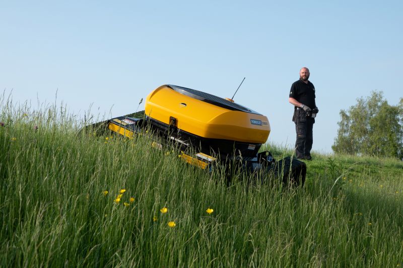 Choice of power, built for professional fine turf mowing