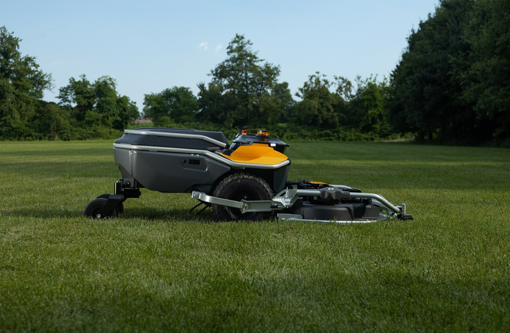 The STIGA APX PRO – the new professional robotic workmate